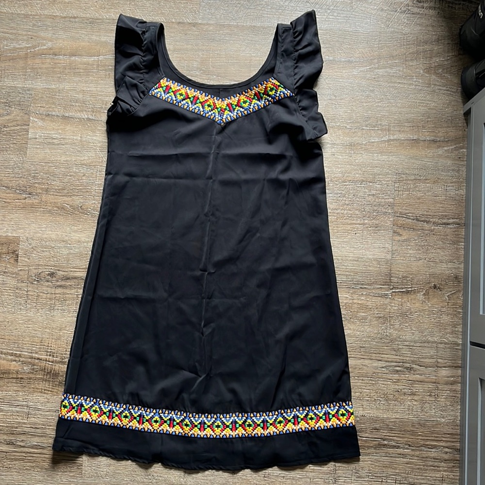 RUFFLE TRIM MINI GEO PATTERN DRESS (NWOT)
